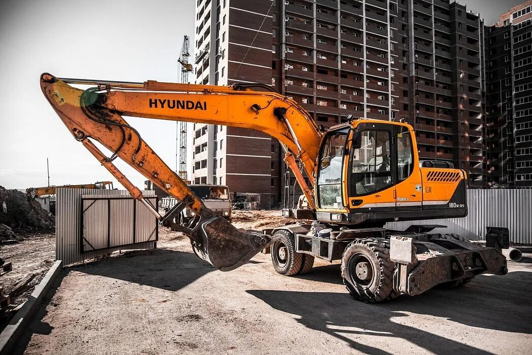 Экскаватор Hyundai r180w-9s. Колёсные экскаваторы Hyundai r180w. Экскаватор Хендай 180 колесный. Колесный экскаватор Hyundai 180w-9s. Нанять экскаватор