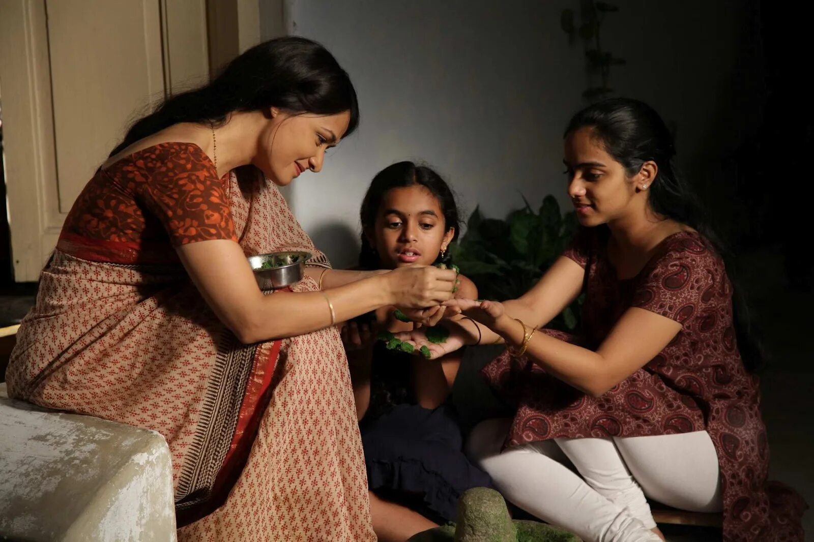 Принуждение индианки. Индианка блондинка. Индусы девушки. Индийская девушка фотосессия. Девочки бангладеш.