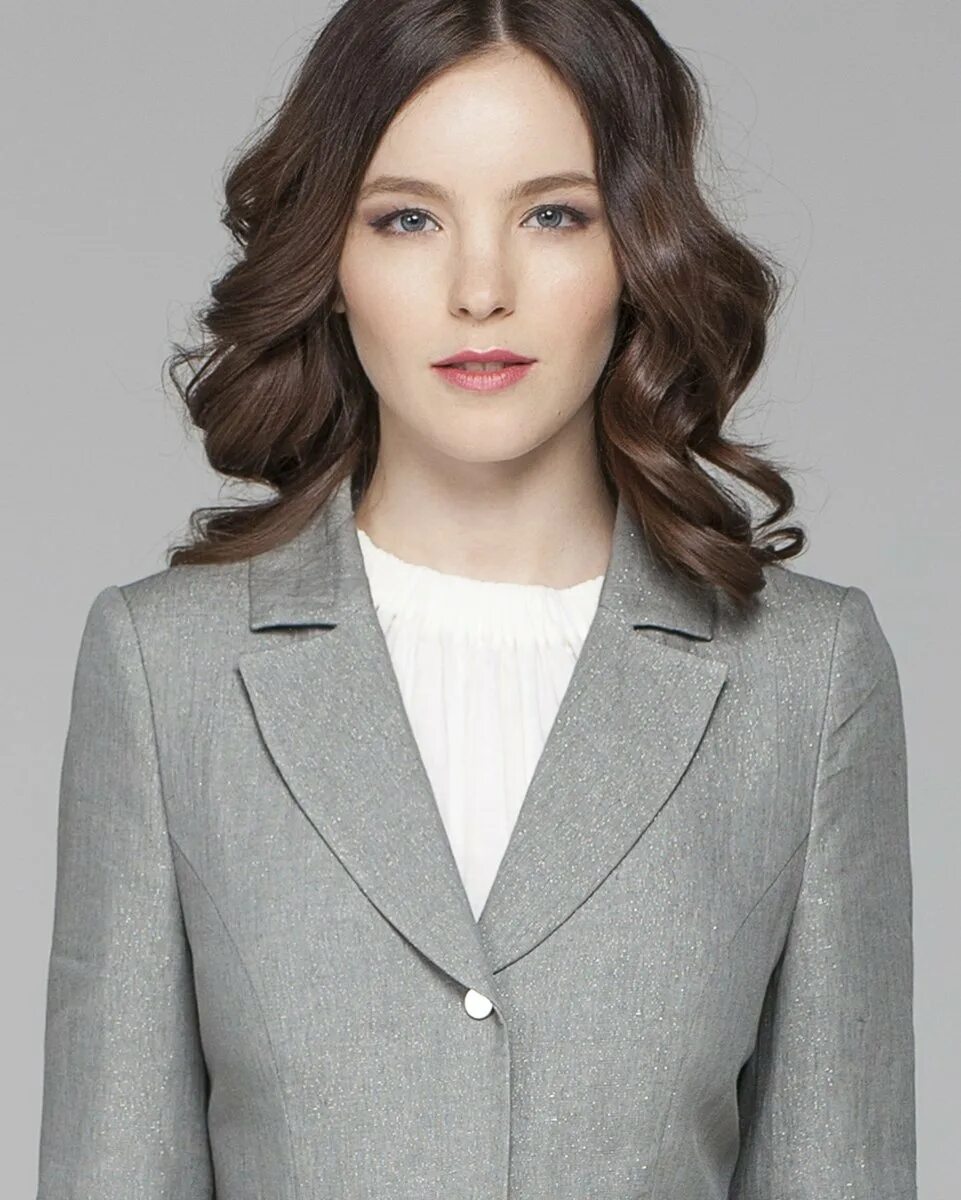 английский воротник на пиджаке женском. воротник с лацканами. двойной воротник на жакете. воротник по английски. воротники разные и их названия.