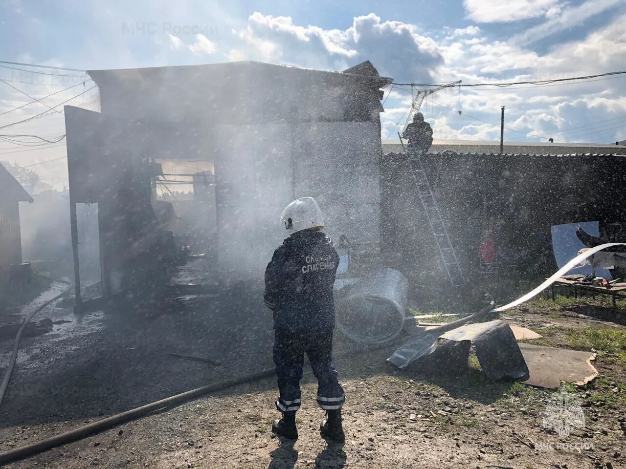 29 января пожар на вторчермете. Сгорела квартира в североуральске. Пожар на бокситах североуральск. Пожар на бокситах североуральск. Ай ти сити, улица каржавина, 19 североуральск.