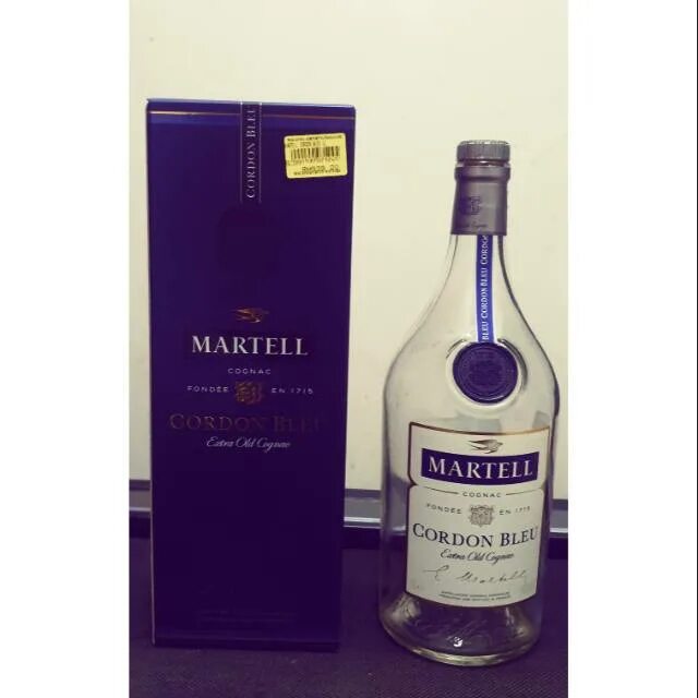 Martell cordon bleu. Мартель кордон Блю 300. Мартель кордон Блю Экстра. Мартель кордон Блю 1 литровый. Коньяк мартель vs 0.5