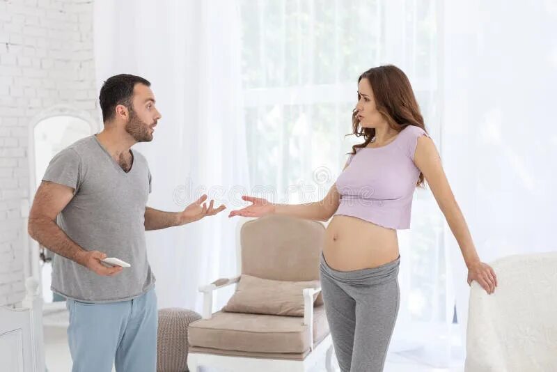 Беременную жену с разговором. Беременные. Ссора с беременной. Ругается с беременной.