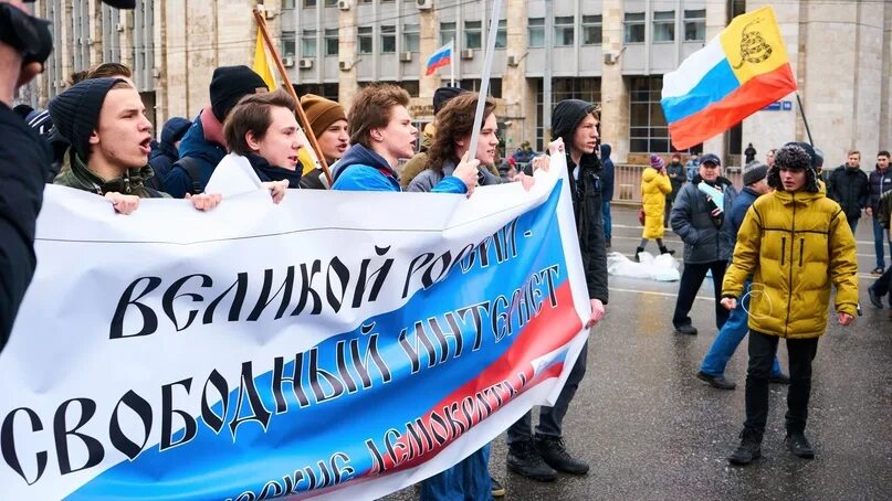Франция мигранты протесты. Митинг против гастарбайтеров 2013. Митинг против мигрантов в германии. Протесты в россии против мигрантов. Протесты в европе против мигрантов.