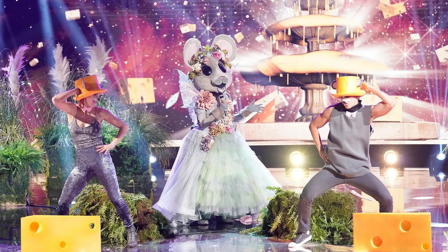 Masked date. The masked singer шоу сша. шоу маска 3 сезон. шоу маска 2 сезон единорог. шоу маска сша 3 сезон.
