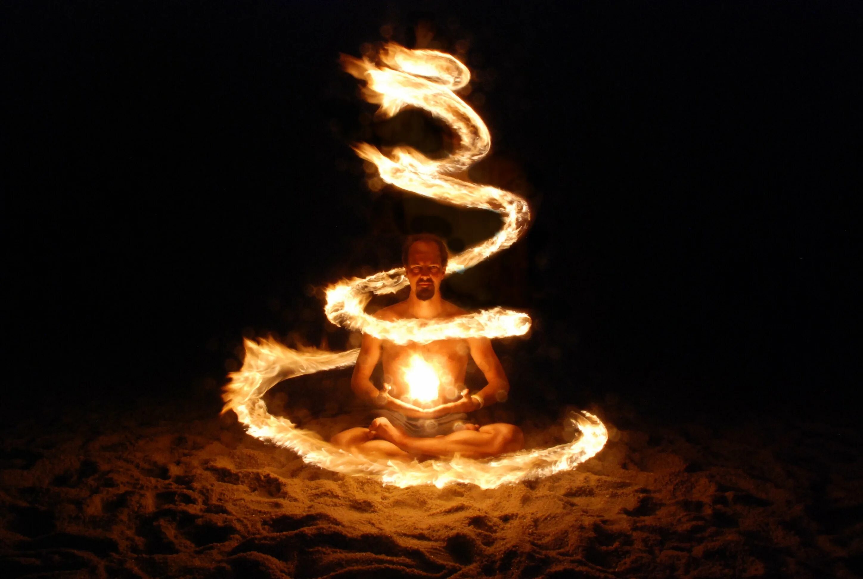 Огненная змея Кундалини. Огненная спираль. Огонь вокруг человека. Фигуры из огня. Змея в огне