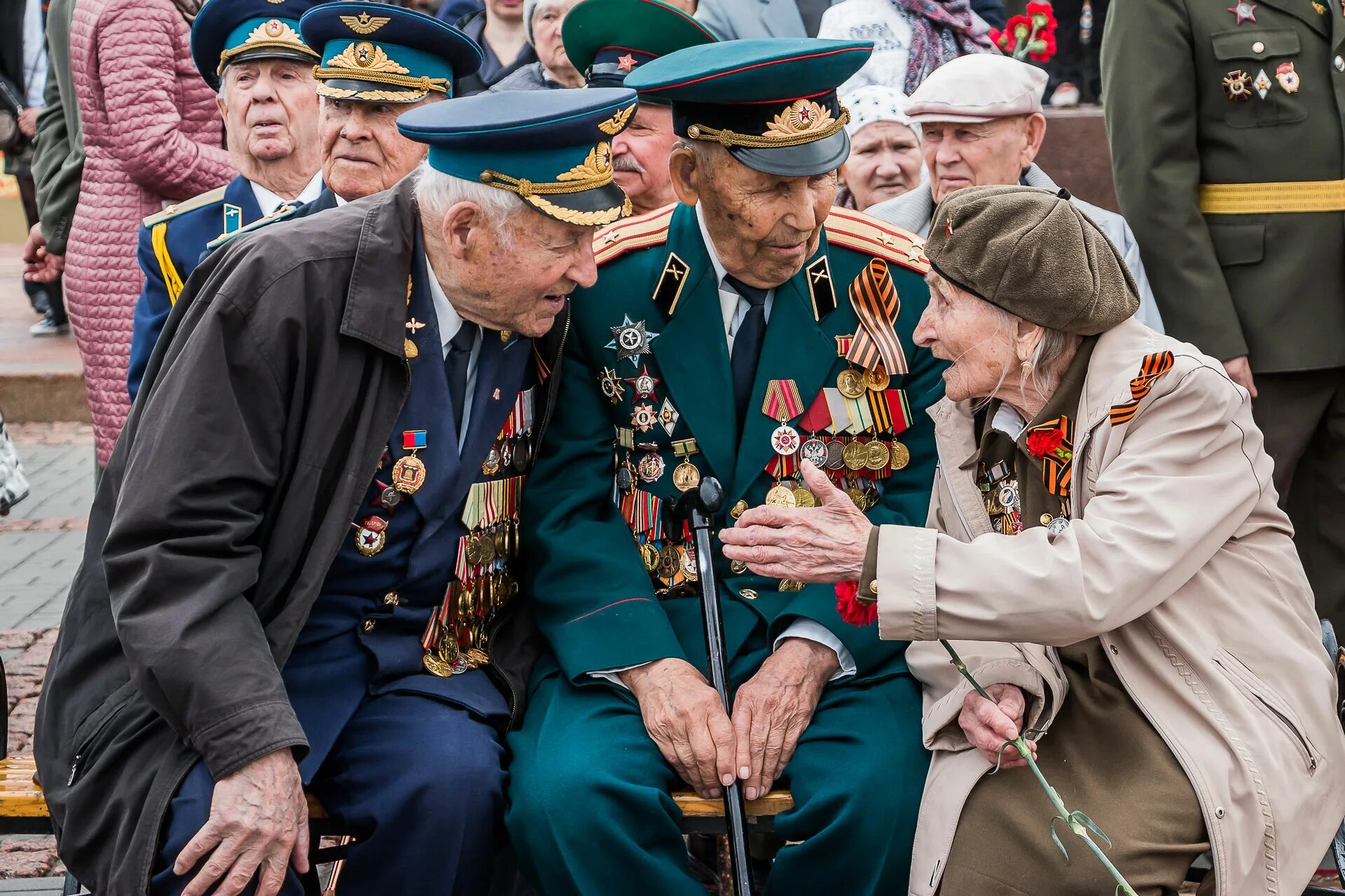 Ветераны Великой Отечественной войны. День Победы ветераны. Ветераны на параде Победы. Ветераны ВОВ на параде.