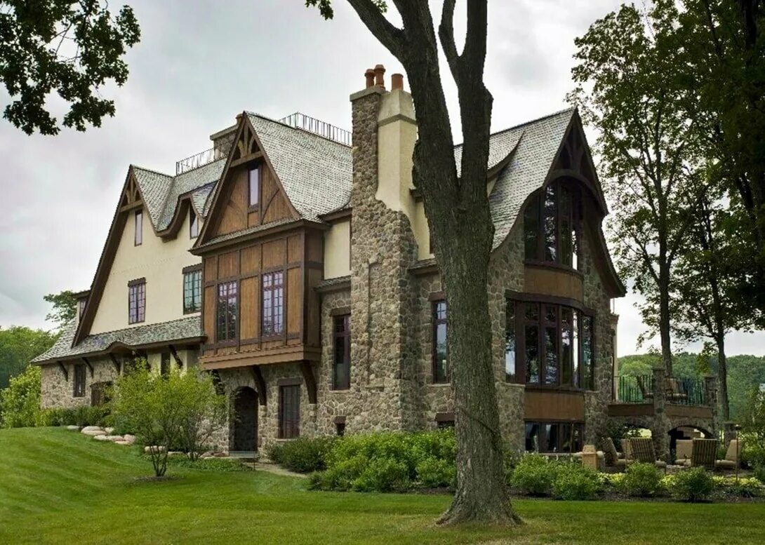 Стиль Тюдор (Tudor Revival Cottage). Особняк Тюдоров в Англии. Загородное поместье эпохи Тюдоров. Тюдоровский стиль домов в Англии.