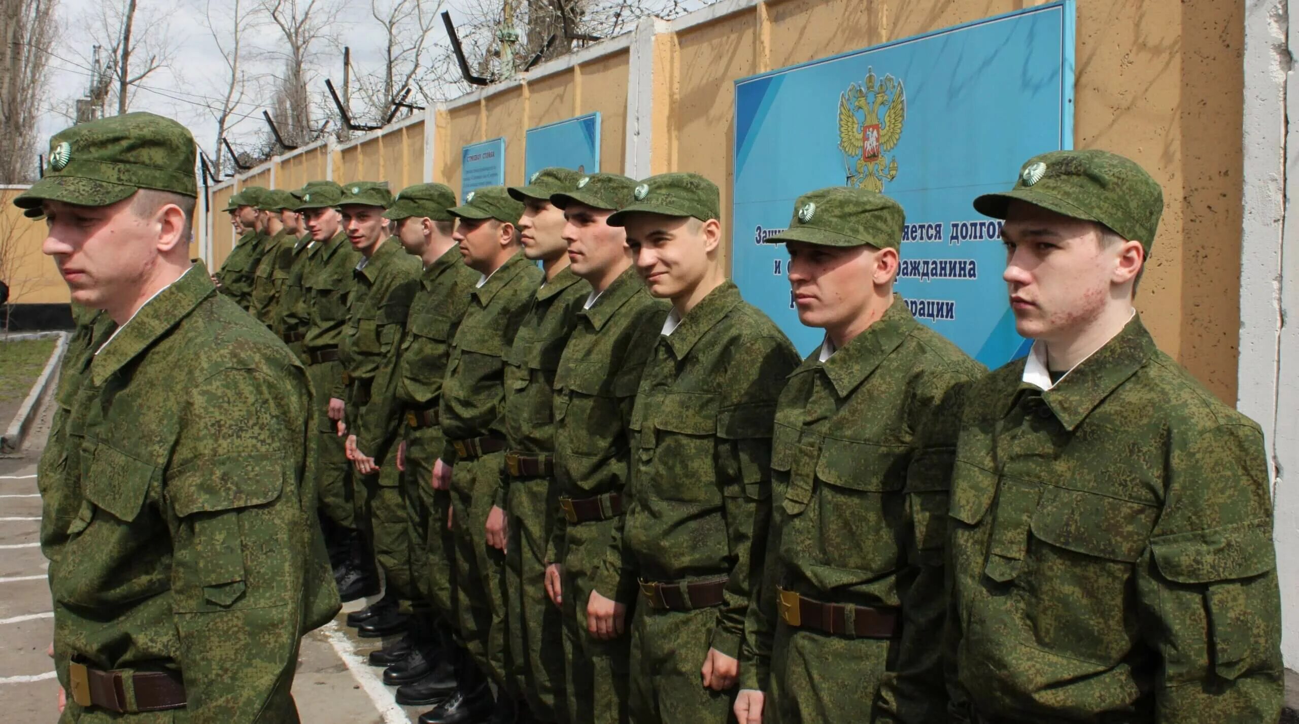 Призывник в поезде. Егоршино сборный пункт. Срочников отправляют домой. Срочников отправляют домой. Срочников отправляют домой.