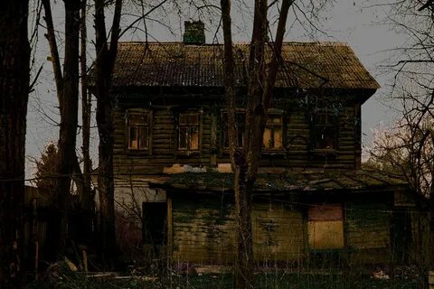 Высокий старый дом