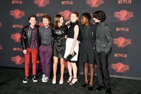 Como foi o red carpet da 2ª temporada de Stranger Things Capricho Ünlüler, ...