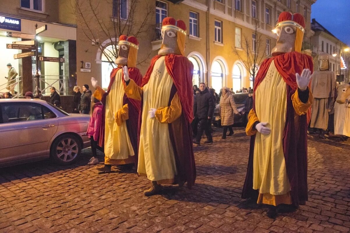 короли волхвы гаспар мельчор бальтазар. праздник трёх королей в германии. волхвы сейчас. волхвы женщины. Reyes magos испания.