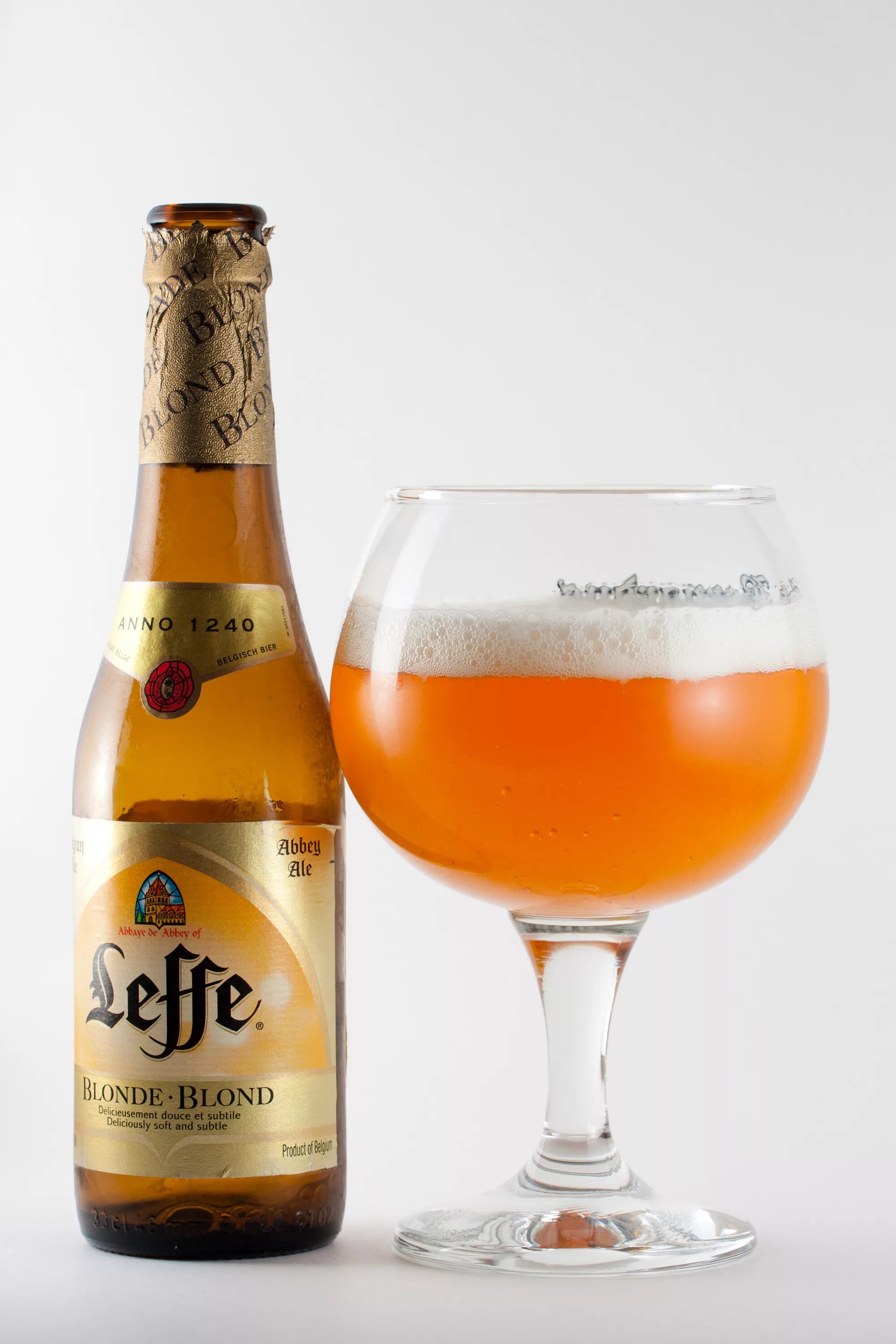 Leffe blonde. Leffe пиво blond. Leffe пиво светлое. Leffe blonde пиво светлое. Леффе блонд светлый Эль.