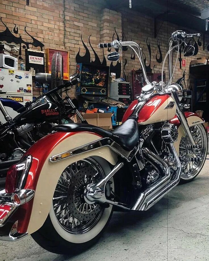 Harley davidson sportster 2022. Чоппер мотоцикл харлей дэвидсон. Харлей дэвидсон мотоциклы. Харлей дэвидсон барвиха. Harley davidson road king.