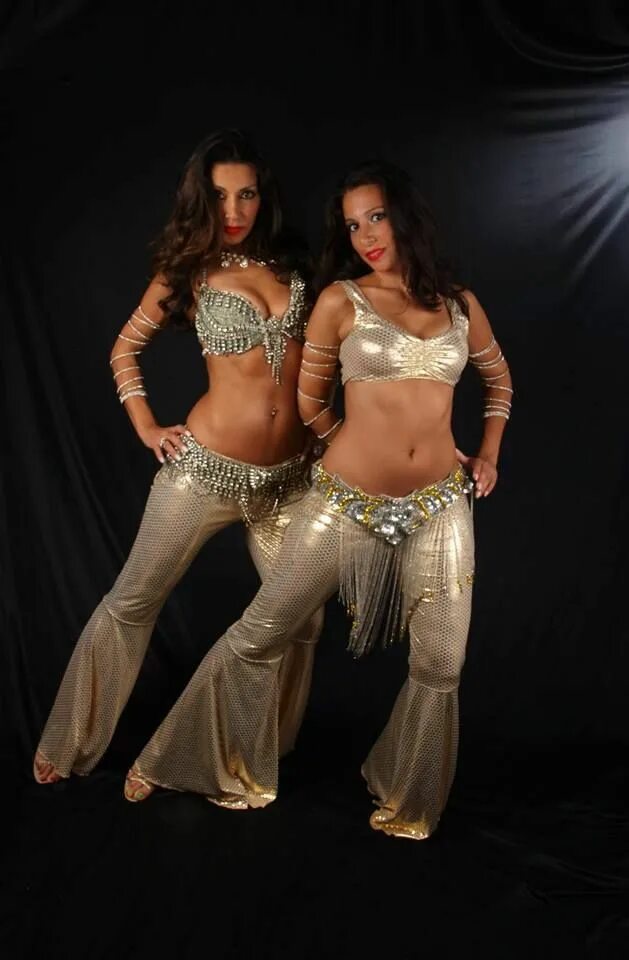 Dancing lesbians. Dance belly Love. Kiss girls belly Dance. Lesbian belly Dancer Pool.