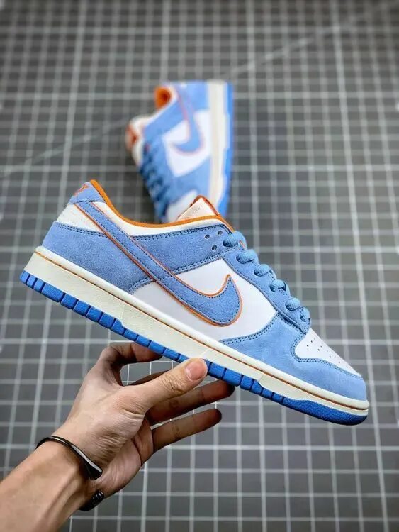 Otomo katsuhiro x nike sb dunk low. Nike sb dunk low pro white blue. Nike sb dunk low katsuhiro. Nike dunk low x otomo katsuhiro. Otomo katsuhiro x nike sb dunk green orange.