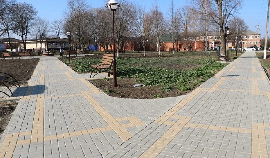 Парк в городе новокубанске. Новокубанск краснодарский край. Краснодарский край город новокубанск парк. Улицы города новокубанска. Улицы города новокубанска.