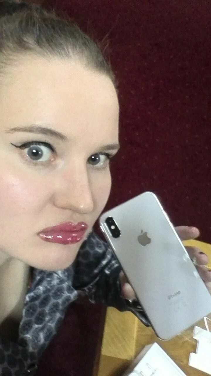 история одного айфона. девушка ради айфона. согласились за айфон. за айфон девушка. за айфон девушка.