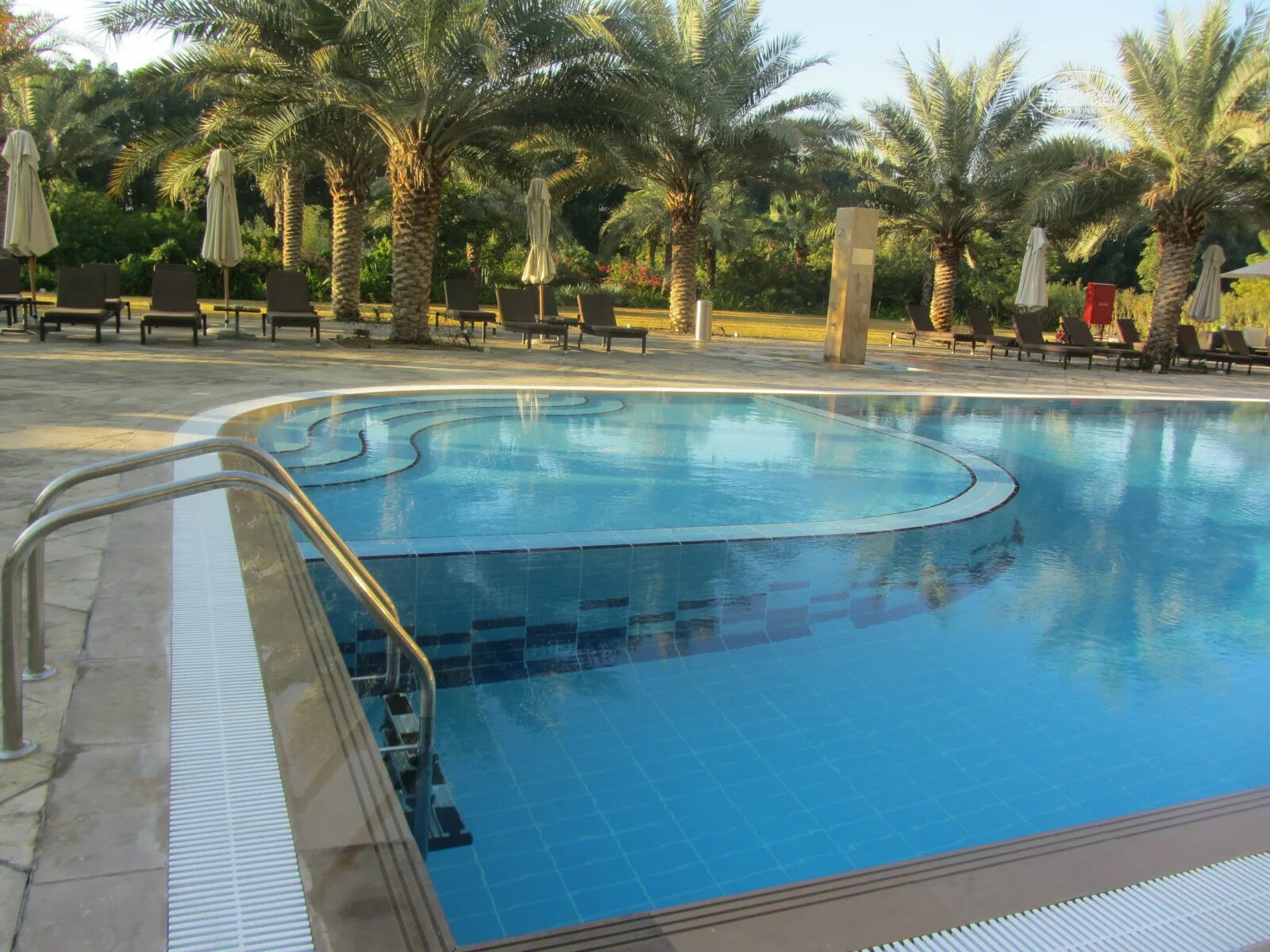 Centro sharjah by rotana 3. Centro sharjah by rotana. Halal (3 emirates) rotana centro holiday inn sharhaj 4* (абу-даби). Центро шарджа 4* отель. Шарджа 3*.