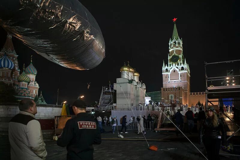 Главные новости москвы на сегодня. Хэллоуин в Москве на красной площади. Москва сегодня. Красная площадь сегодня вечером 4 мая. Вечерние развлечения в Москве сегодня.