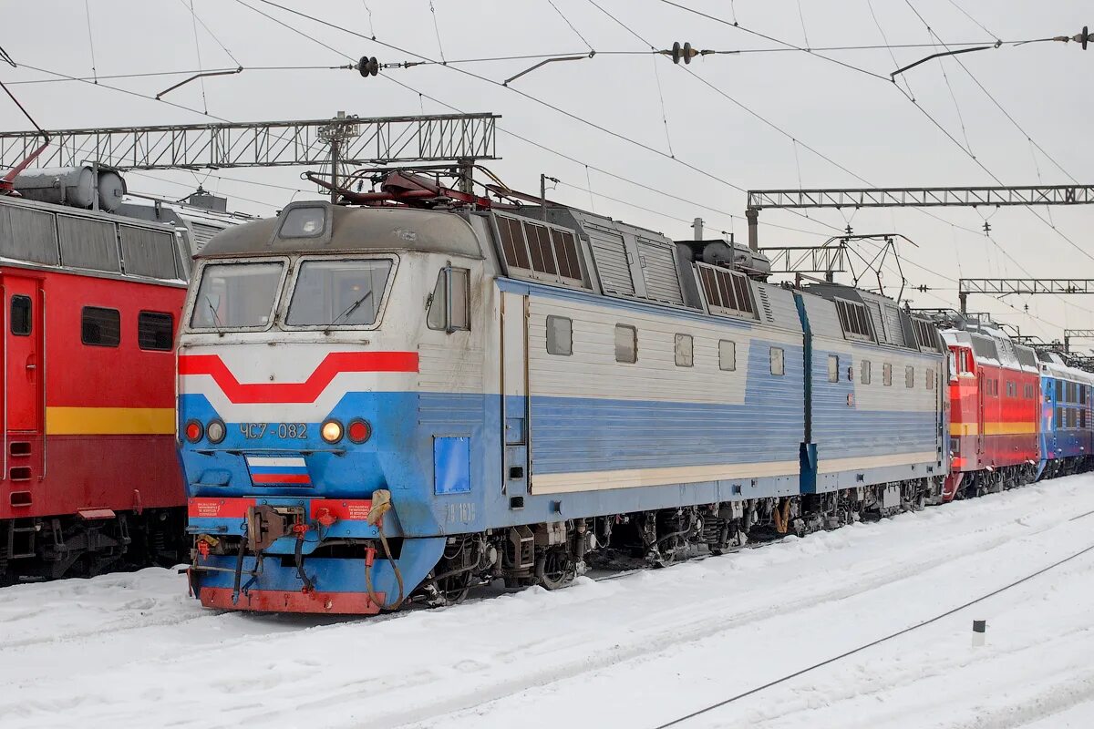 Электровоз запуск. Чс7-082. Электровоз ветерок. Чс7 Триколор. Запуск электровоза чс7.