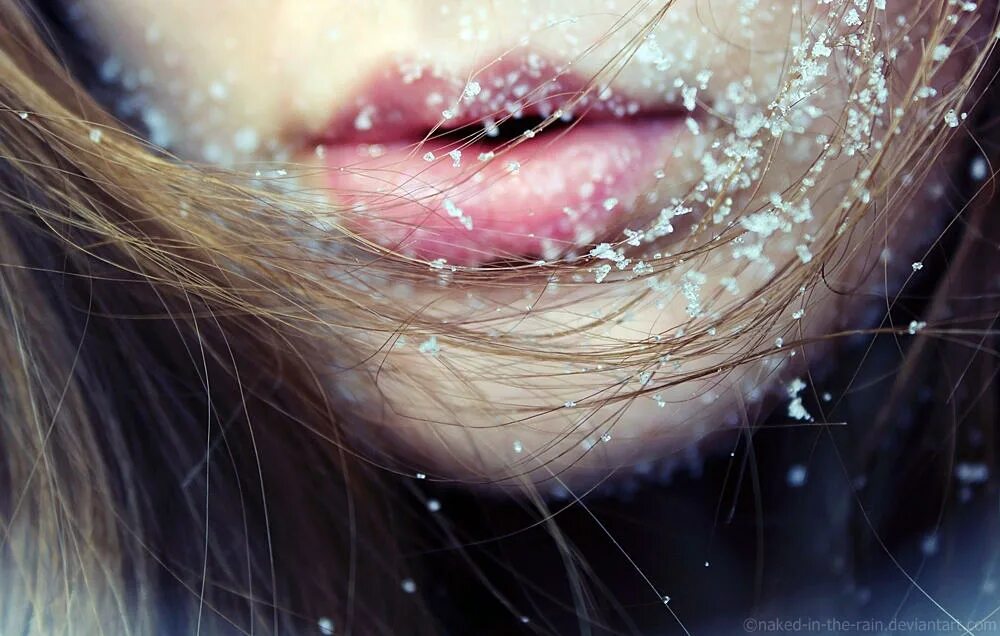 Твои снежинки на губах. Снежинки на губах. Снег на губах. Губы зимой. Снежинки на ресницах.