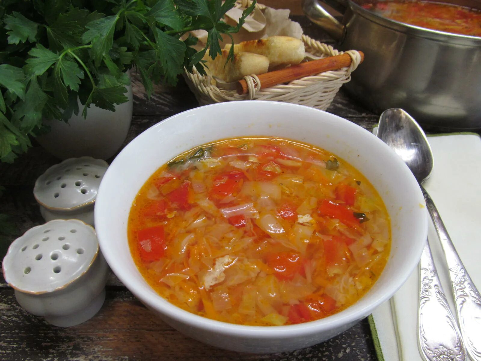 Щи по уральски. • shchi — щи. Щи из свежей капусты с говядиной. Щи с болгарским перцем. Щи с курицей и свежей капустой.