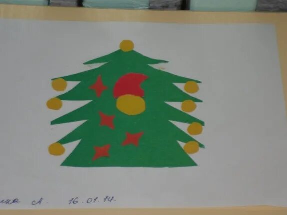 Петрушка на елке аппликация в старшей группе. Петрушка аппликация в старшей группе. Елка коллективная работа. Апликацияпетрушка на елке старшая группа. Петрушка на елке аппликация в старшей группе.