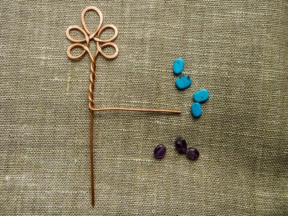 Каркас фигуры из проволоки. Проволока для поиска воды. Биолокация лоза. Круг из проволоки. Прибор для поиска воды.