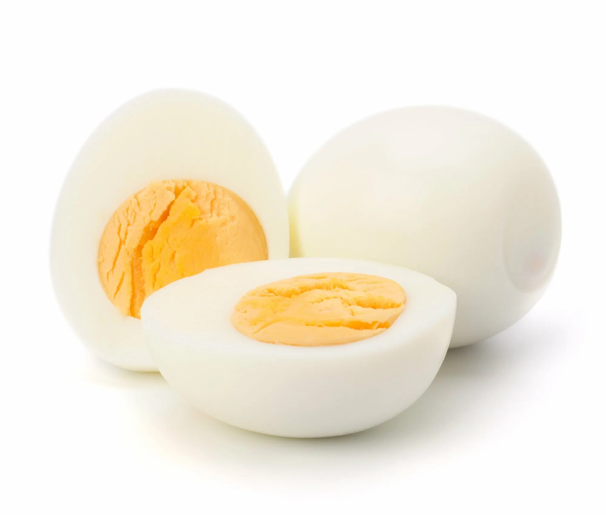 Вареные яйца. Яйцо куриное вареное. Вареное яйцо в разрезе.