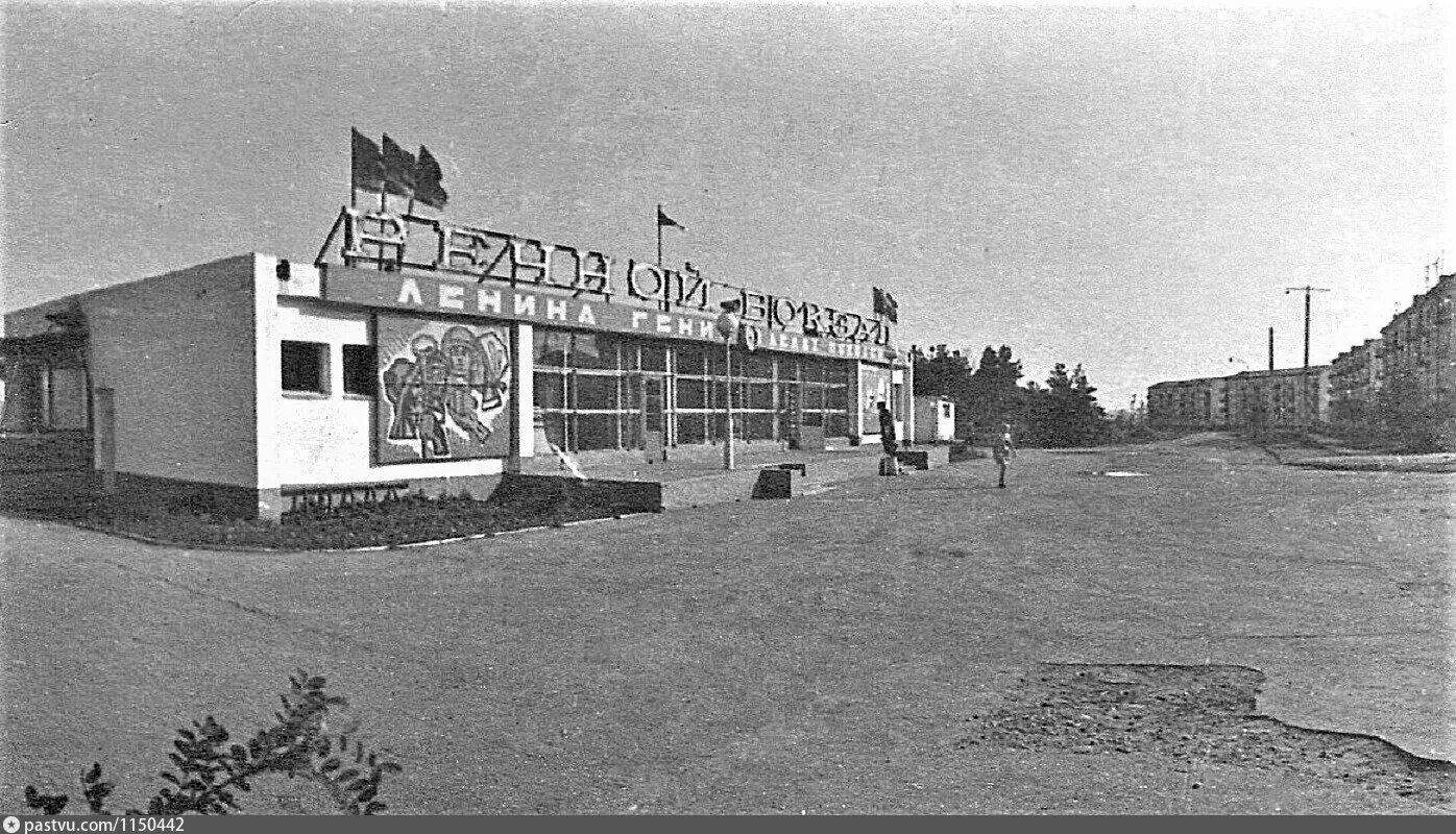Памятник петра ильича в клину. Станция сайгатка чайковский. Жд вокзал чайковский. Жд вокзал чайковский. Жд вокзал чайковский.