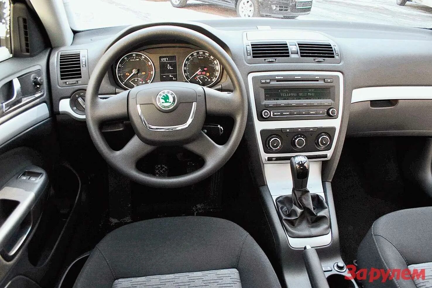 Skoda Octavia 2012 салон. Skoda Octavia a5 Interior. Шкода максимальная комплектация