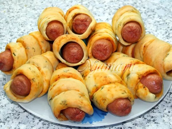 Сосиски в тесте рецепт. Сосиска в тесте граммы. Сосиска в тесте. Сосиска в тесте граммы. Сосиска в тесте в пекарне.