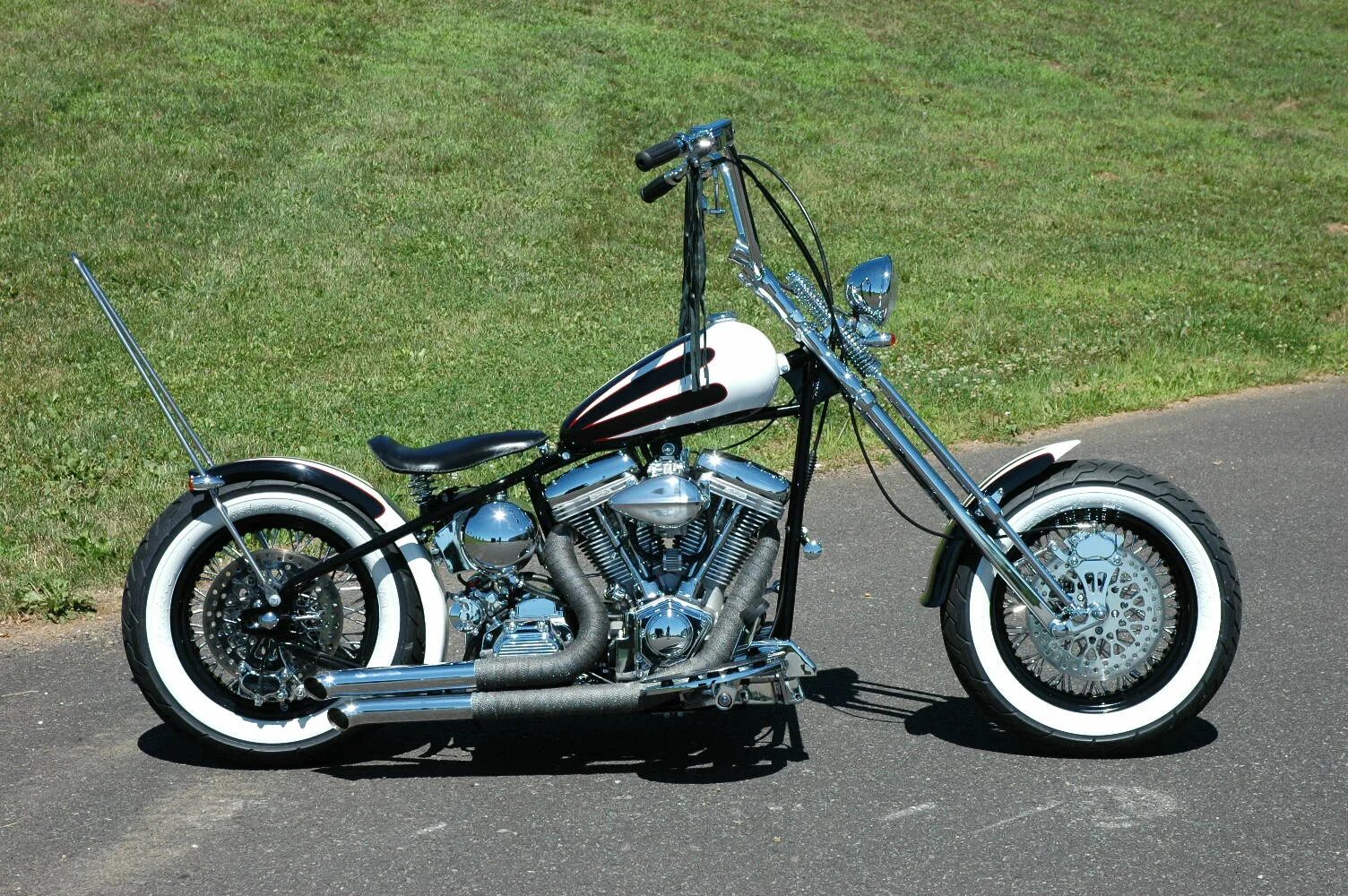 Two chopper. Кастомный урал чоппер. Наклейка old school chopper. Чоппер 2 литра. Custom chopper.