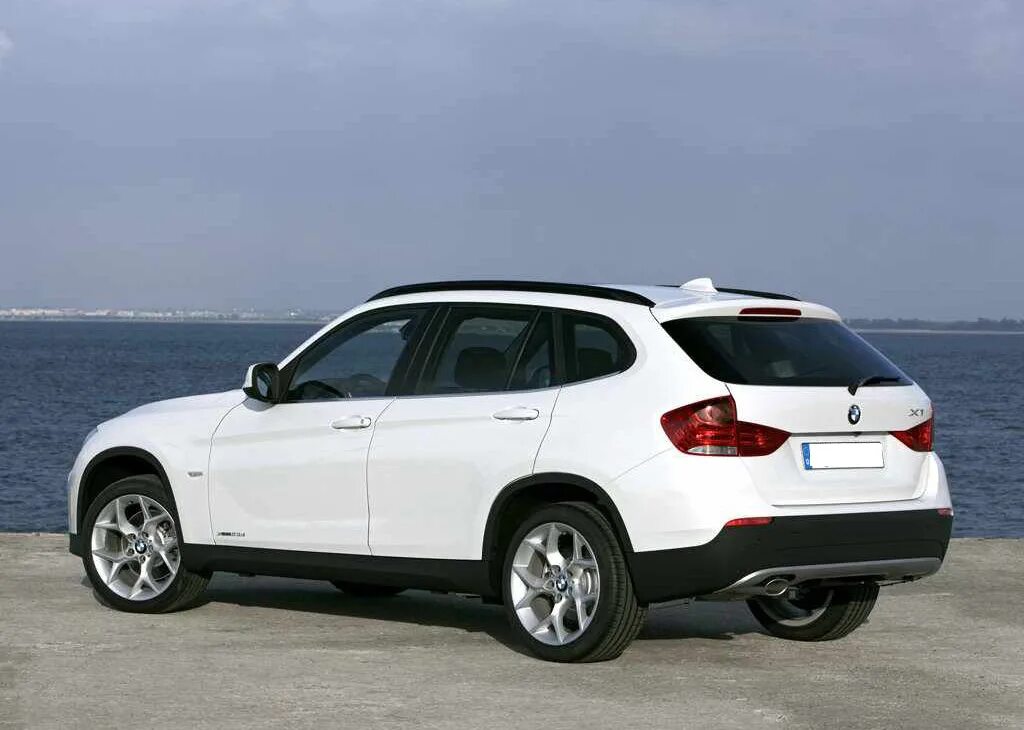 Х 1 автомобиль. BMW x1 2011. БМВ х1 2008. БМВ x1 2008. BMW x1 e84.