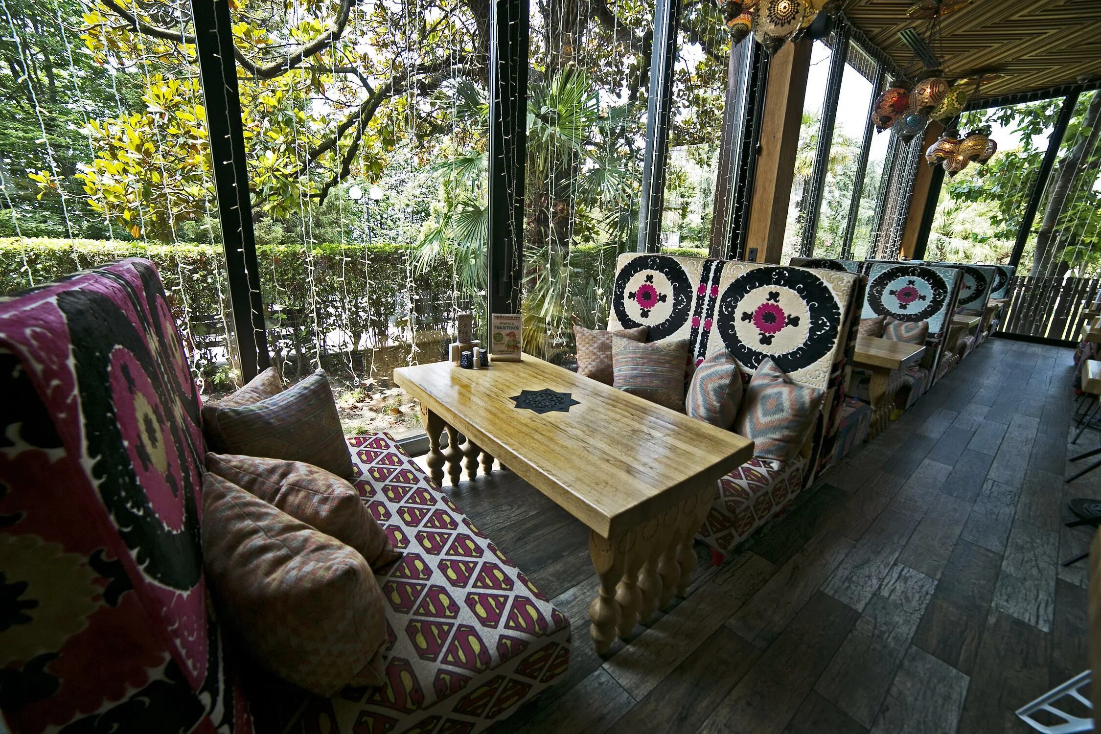 Чайхона адлер набережная. Эсто садок чайхана. Чайхона 1 эрмитаж. Чайхона 43. Чайхана сочи жемчужина ресторан.