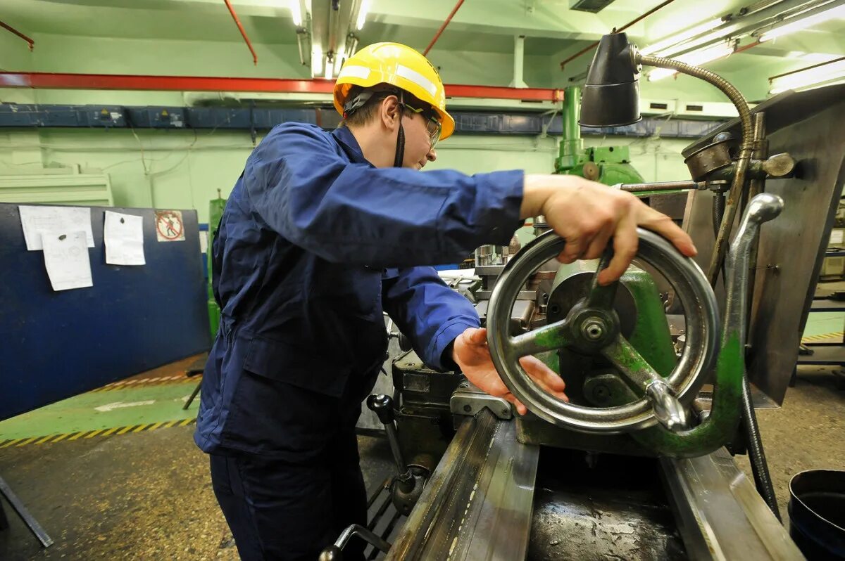 Фрезеровщик универсал. Комплектовщик на склад. Токарь фрезеровщик. Адмиралтейские верфи завод. Работа 40 т р.