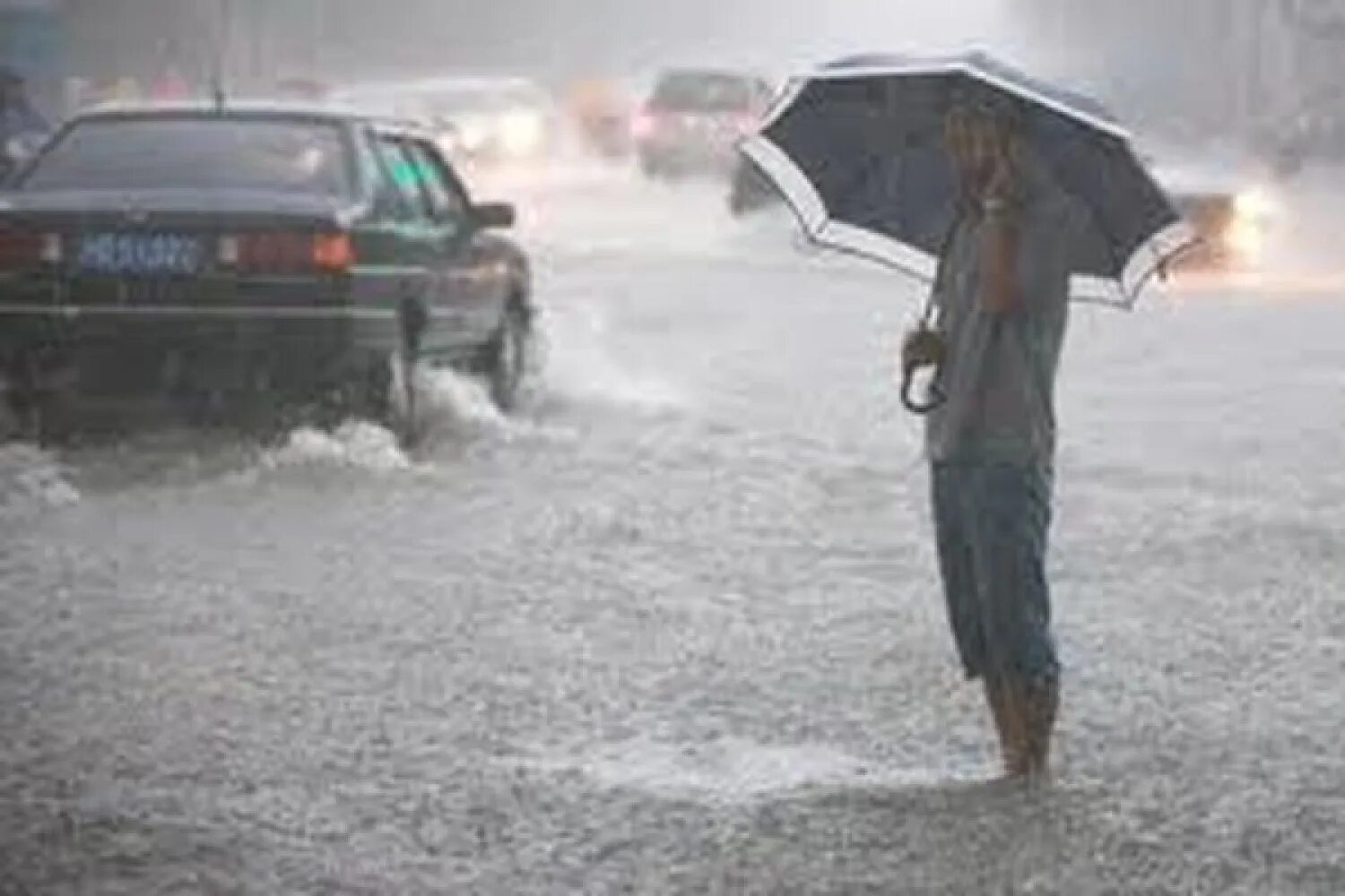 Raining meaning. Torrential Rain. Самый сильный дождь. Torrential Rain группа. Torrential Downpour.