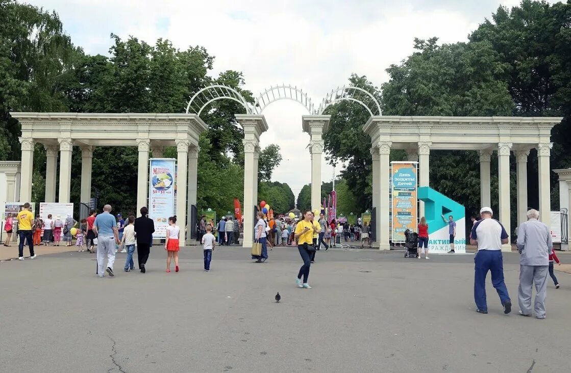 Парк горького камеры. Парк Сокольники. Парк Сокольники Центральный вход. Парк Сокольники входная группа. Парк Горького Сокольники.