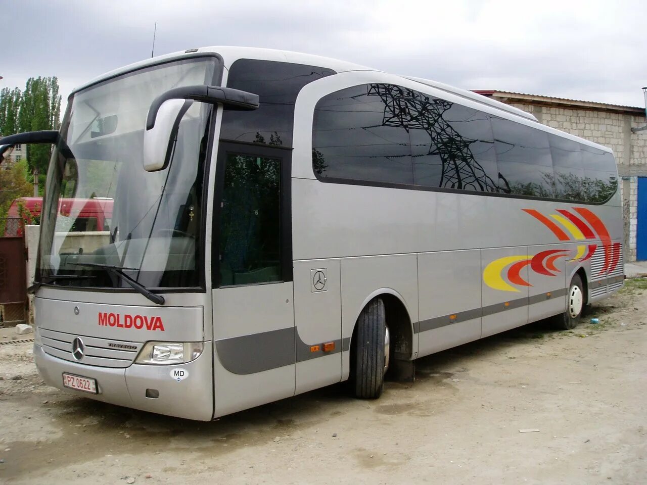 Dar pentru moldova. Дар пентру Молдова автобусы. Транспорт Молдавии. Дар пентру Молдова автобусы номер. Автобус Кишинев Москва дар пентру Молдова.
