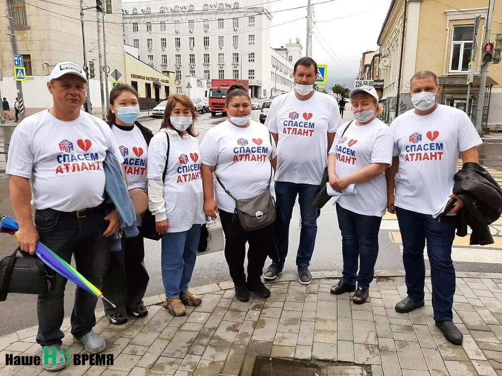 Почему закрыт атлант. Почему закрыт атлант. Атлант рынок в аксае. Открытие рынка. Спасем атлант ростов-на-дону.