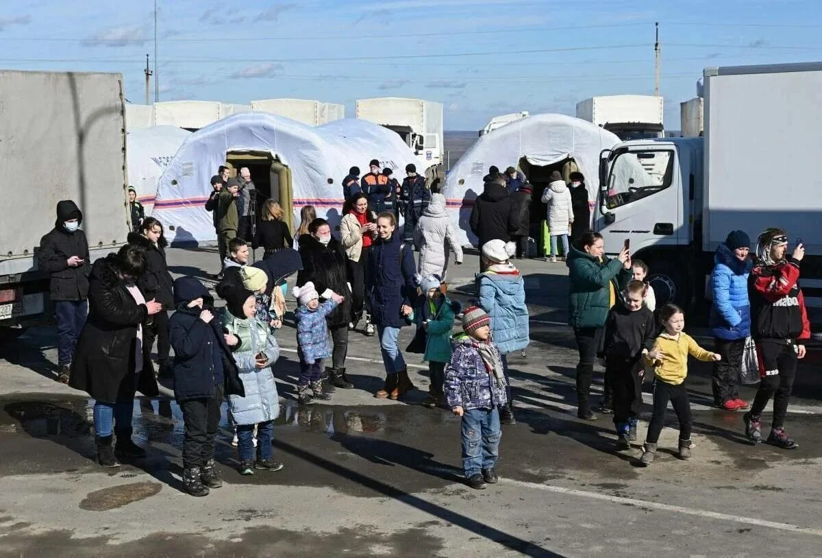 Россия приняла беженцев. Эвакуация. Лагерь для беженцев в России. Лагерь беженцев из Украины. Лагерь беженцев в Ростовской области.