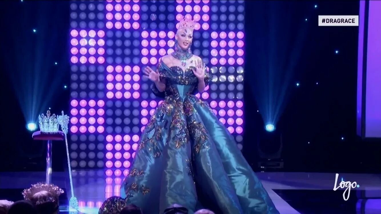 Drag race 8. Вайолет чачки мет гала. violet chachki drag race. violet chacki drag queen. драг квин декорации сцены.