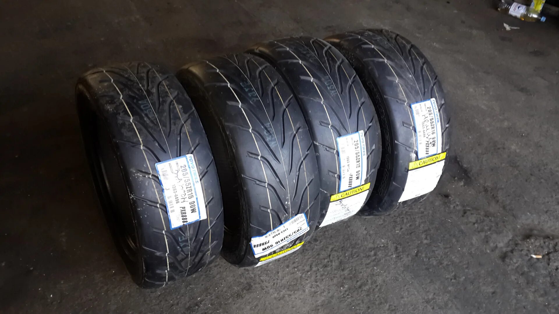 Шины полуслики. Toyo PROXES r888 r19. Nitto полуслики 245/40/17. Toyo r888r Golf 4. Toyo 888r r18 255 35.