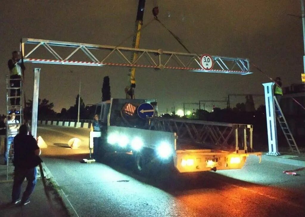 Краснодар мосты автобус. Яблоновский мост в краснодаре. в краснодаре перекроют яблоновский мост. яблоновский мост в краснодаре ночью. новый яблоновский мост фото.