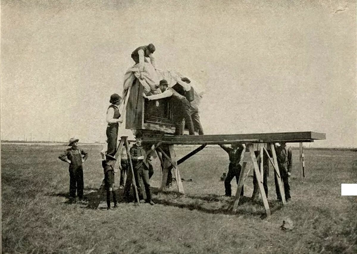 Самая первая мире видео. Century фотокамера 1900г. Видеокамера 1900 года. Первый фотоаппарат. Первый фотоаппарат в России.