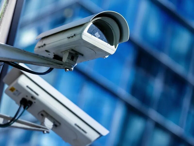 Система видеонаблюдения под ключ. Системы безопасности. Система видеонаблюдения под ключ. Видеокамера на доме. Видеонаблюдение в доме.