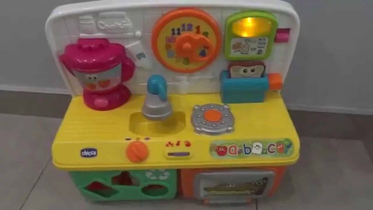 Chicco говорящая кухня. Игрушка детская кухня chicco. Музыкальная кухня chicco. Кухня чикко говорящая. Игрушка chicco фургон-кухня.