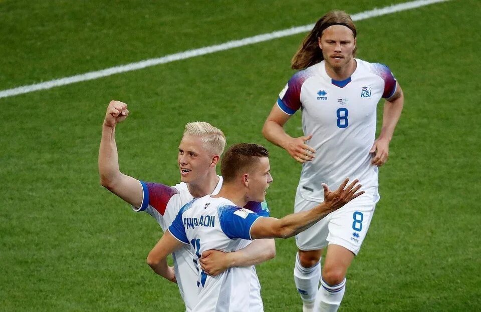 Исландская сборная футбол ЧМ 2018. Исландия 2018. Исландия женщины футбол. Стадион сборной Исландии по футболу.