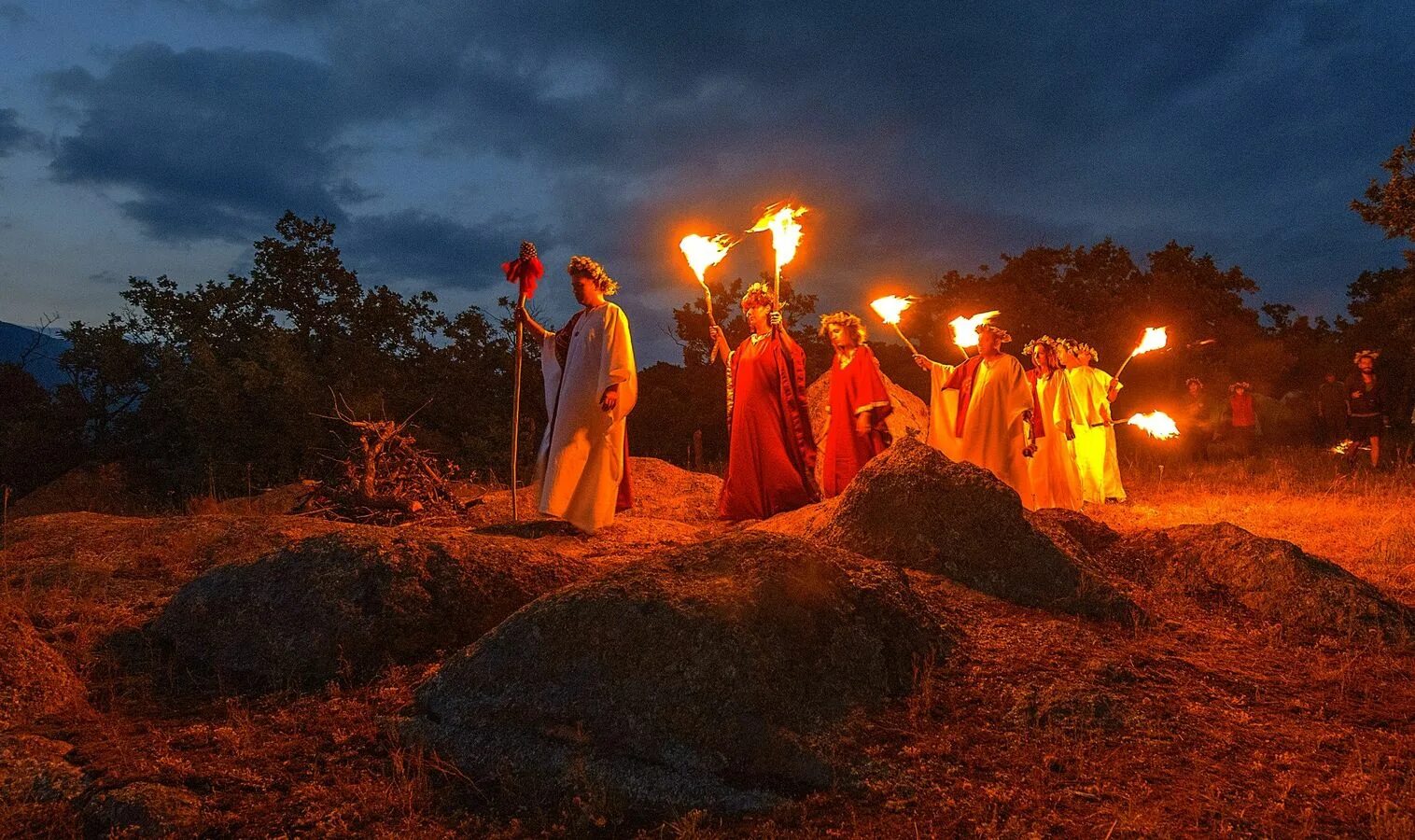 Солнцестояние даты. Цитаты про день солнцестояния. 22 июня день летнего солнцестояния. День зимнего солнцестояния в 2022. Поздравляю с солнцестоянием.