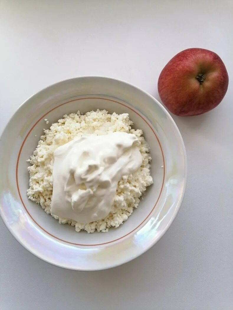 Творог каждый вечер. Что будет если каждый день есть. Можно ли на ночь творог со сметаной. Можно ли на ночь творог со сметаной. Диетический творог.